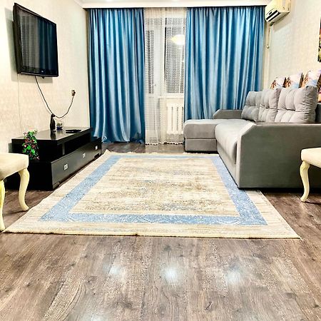 Прекрасная квартира на Арбате в Алматы Екстериор снимка