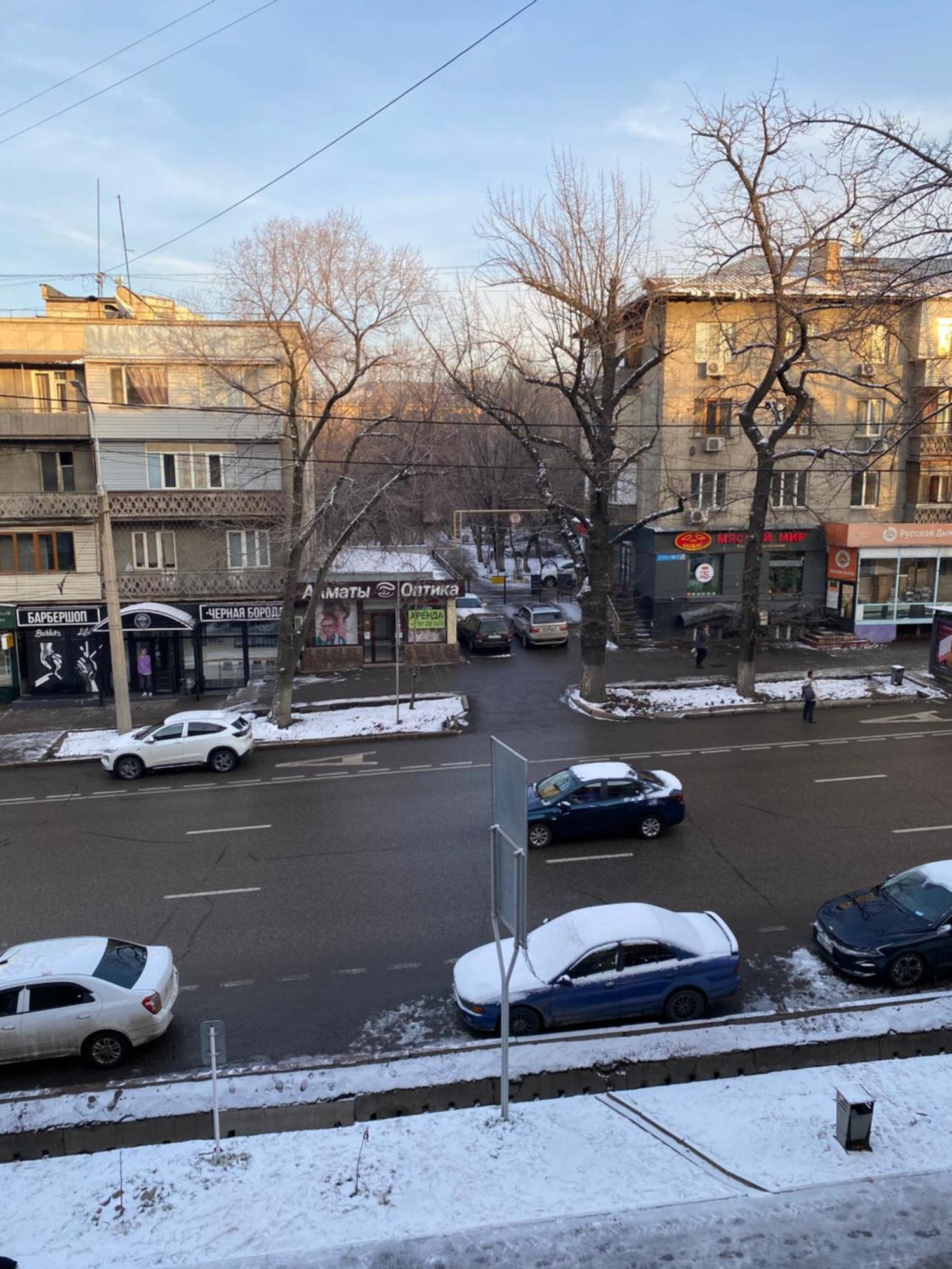 Прекрасная квартира на Арбате в Алматы Екстериор снимка
